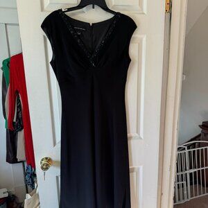 Jones New York Black Jewel Lined V-neck cap sleeve knee length dress size 12